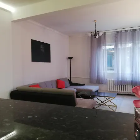 Apartment Center Cozy And Spacious