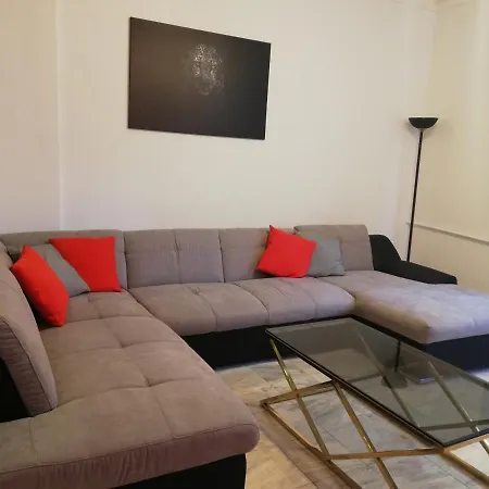 Center Cozy And Spacious