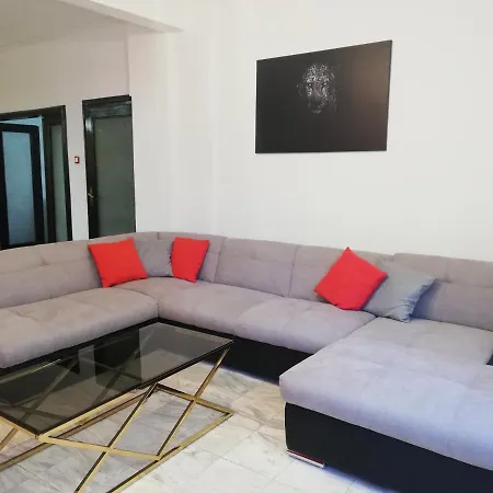 Center Cozy And Spacious