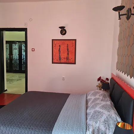 Center Cozy And Spacious *